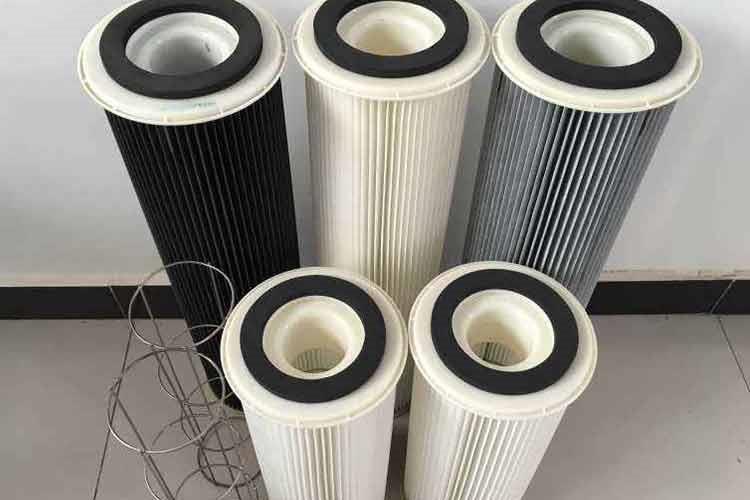 自洁式半岛体育app-半岛（中国）的外观结构也能直接影响到清粉效果，相对传统圆筒式滤芯，锥形滤芯上大下小的形状在脉冲震打时塑粉更容易脱落