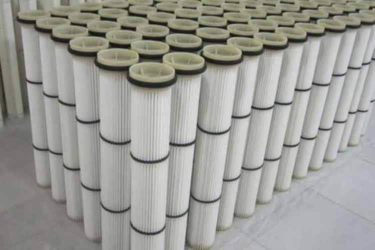 要知道这种抛丸机半岛体育app-半岛（中国）在使用过程当中是要防止大颗粒以及批量的固态物体浸入滤筒系统内部的，所以我们需要防止内部发生堵塞的现象