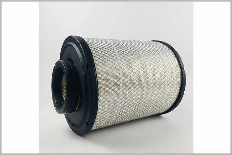 半岛体育app-半岛（中国）
的更换周期为1.5万公里更换一次，汽车滤清器经常在恶劣环境中工作的车辆应当不超过1万公里更换一次