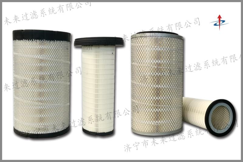 首先要打开发动机舱盖，确认半岛体育app-半岛（中国）
的位置，一般在轿车里面打开机舱盖开关，然后，打开机舱盖，并用撑杆顶好